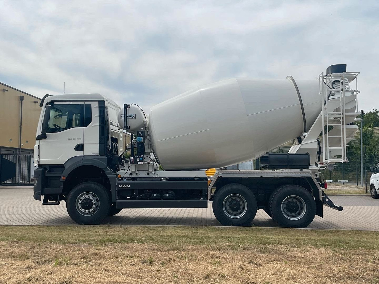 MAN TGS 33.440 6X4 / 6X6 /Euro6e EuromiX EM 8 - Betonmixer: 3 kép. MAN TGS 33.440 6X4 / 6X6 /Euro6e EuromiX EM 8 - Betonmixer: 3 kép.