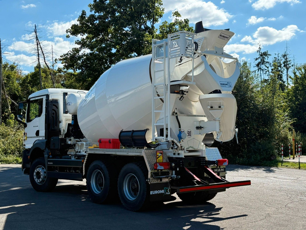 MAN TGS 33.440 / 6X4 Euro6e Euromix MTP EM 7 L - Betonmixer: 4 kép. MAN TGS 33.440 / 6X4 Euro6e Euromix MTP EM 7 L - Betonmixer: 4 kép.