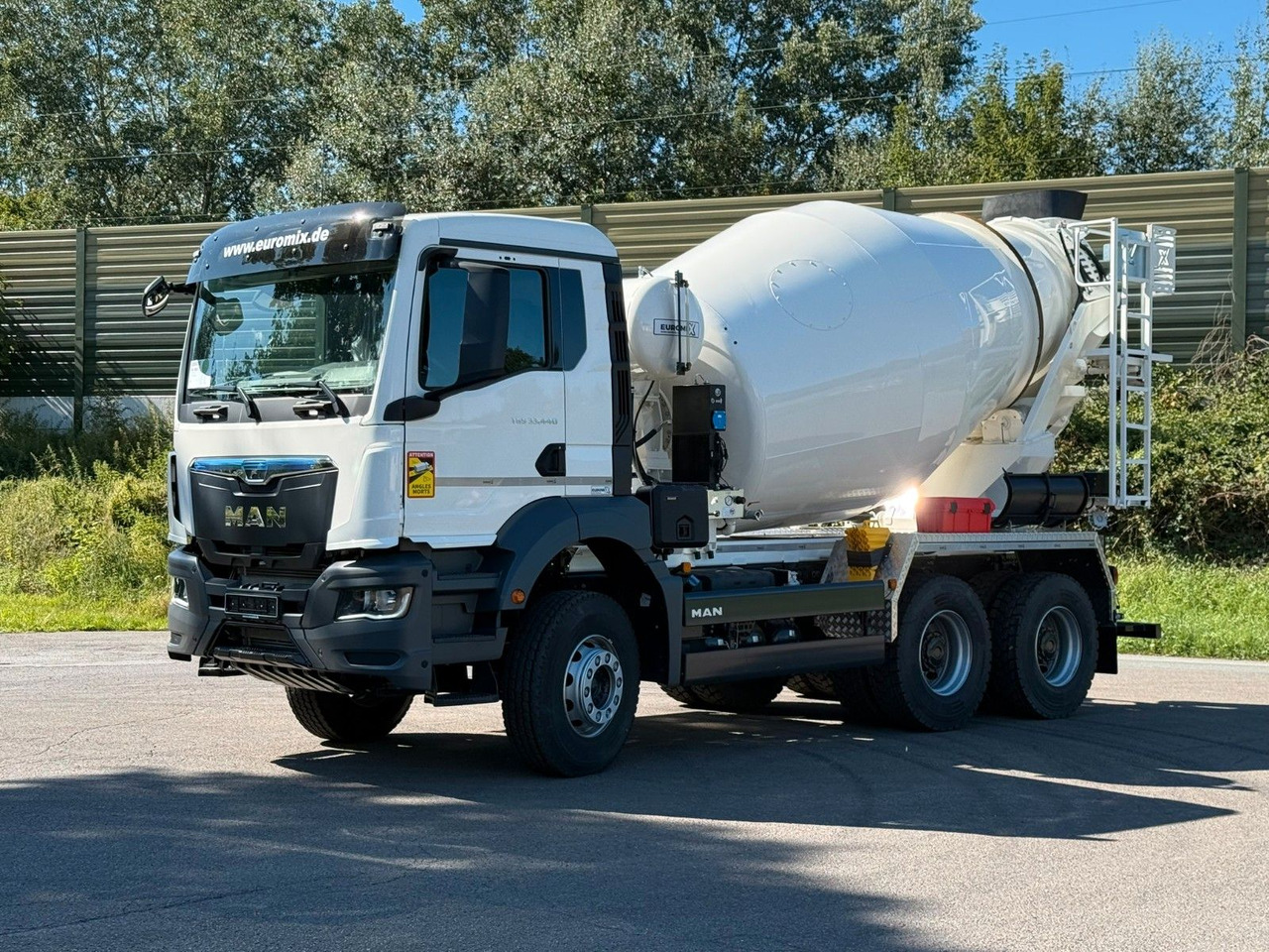 MAN TGS 33.440 / 6X4 Euro6e Euromix MTP EM 7 L - Betonmixer: 3 kép. MAN TGS 33.440 / 6X4 Euro6e Euromix MTP EM 7 L - Betonmixer: 3 kép.