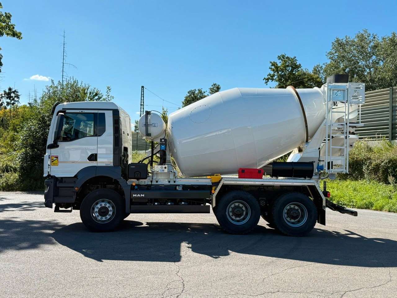 MAN TGS 33.440 / 6X4 Euro6e Euromix MTP EM 7 L - Betonmixer: 4 kép. MAN TGS 33.440 / 6X4 Euro6e Euromix MTP EM 7 L - Betonmixer: 4 kép.