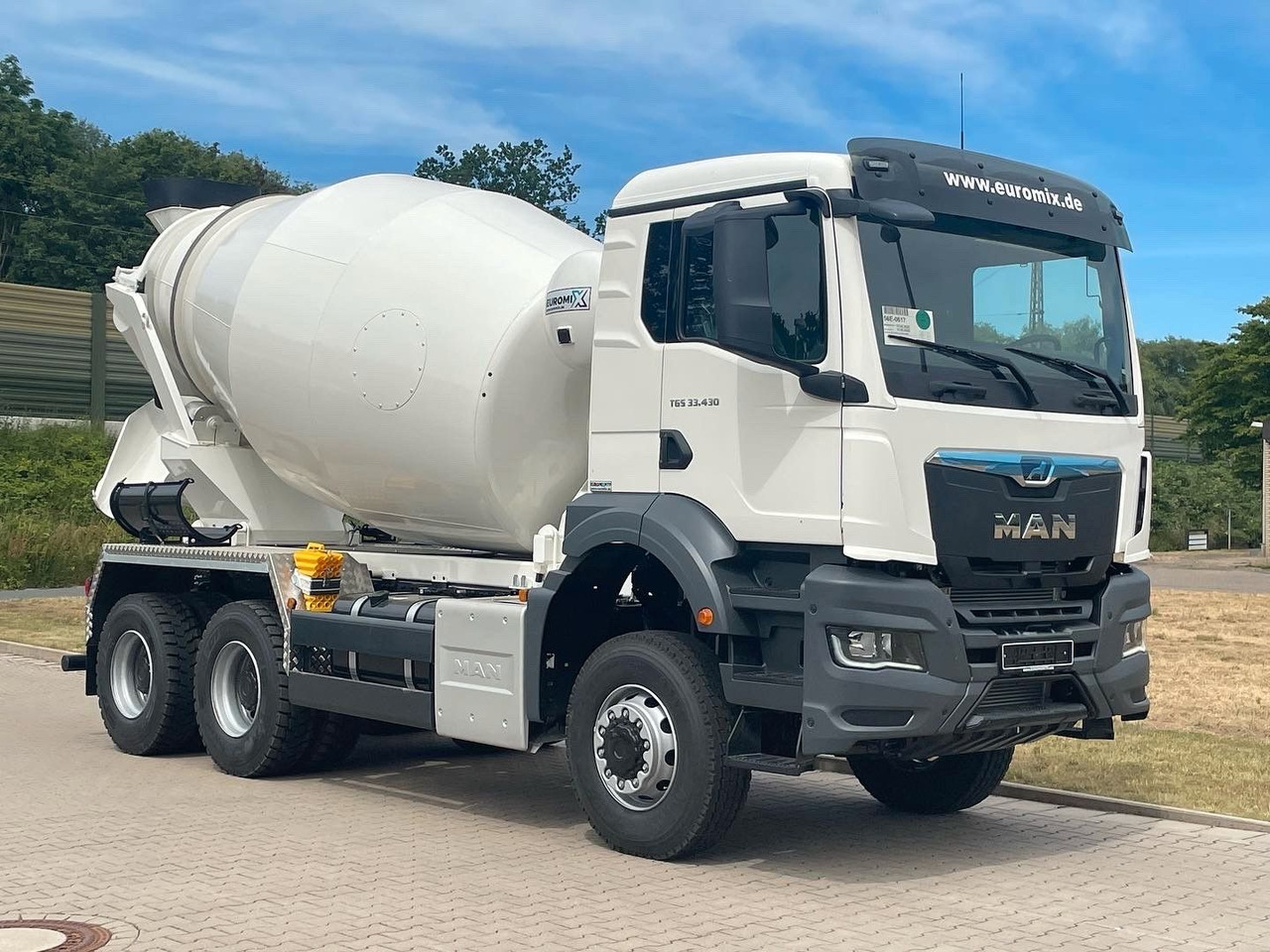 MAN TGS 33.440 / 6X6 Euro6e Euromix MTP EM 7 L - Betonmixer: 1 kép. MAN TGS 33.440 / 6X6 Euro6e Euromix MTP EM 7 L - Betonmixer: 1 kép.