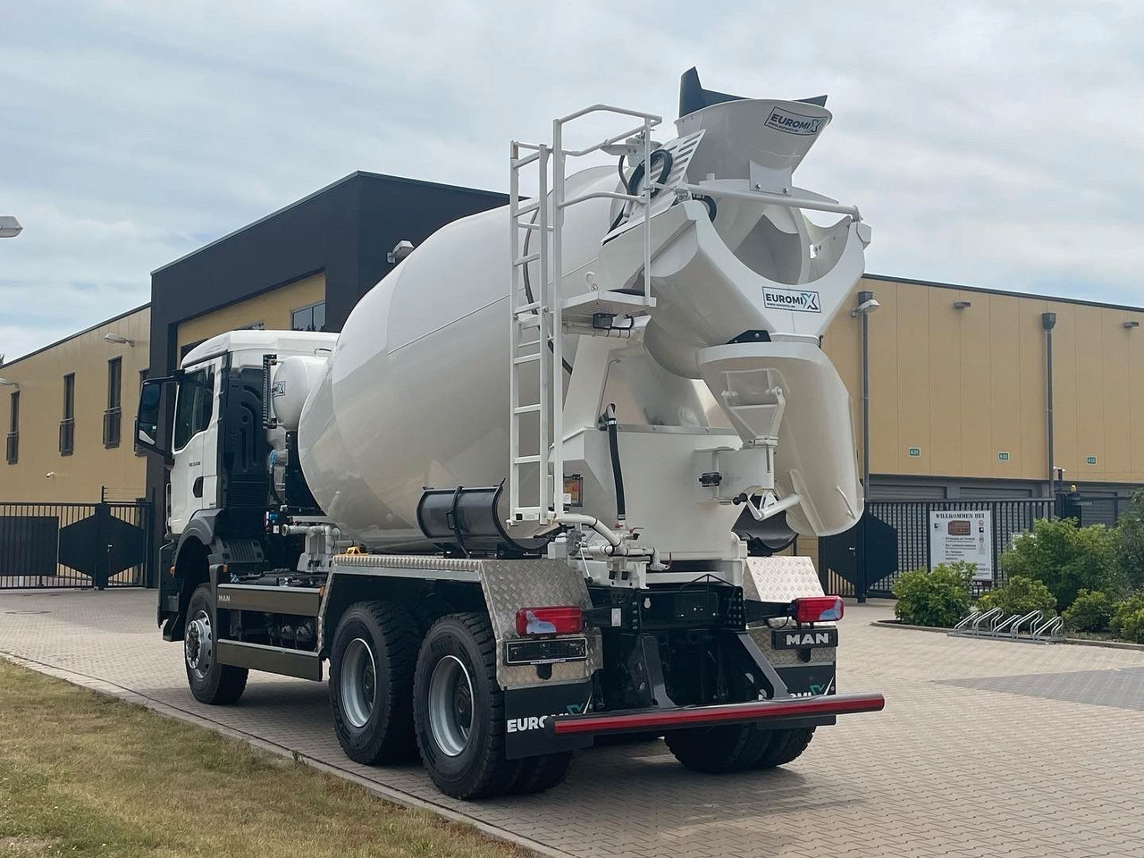MAN TGS 33.440 / 6X6 Euro6e Euromix MTP EM 7 L - Betonmixer: 5 kép. MAN TGS 33.440 / 6X6 Euro6e Euromix MTP EM 7 L - Betonmixer: 5 kép.