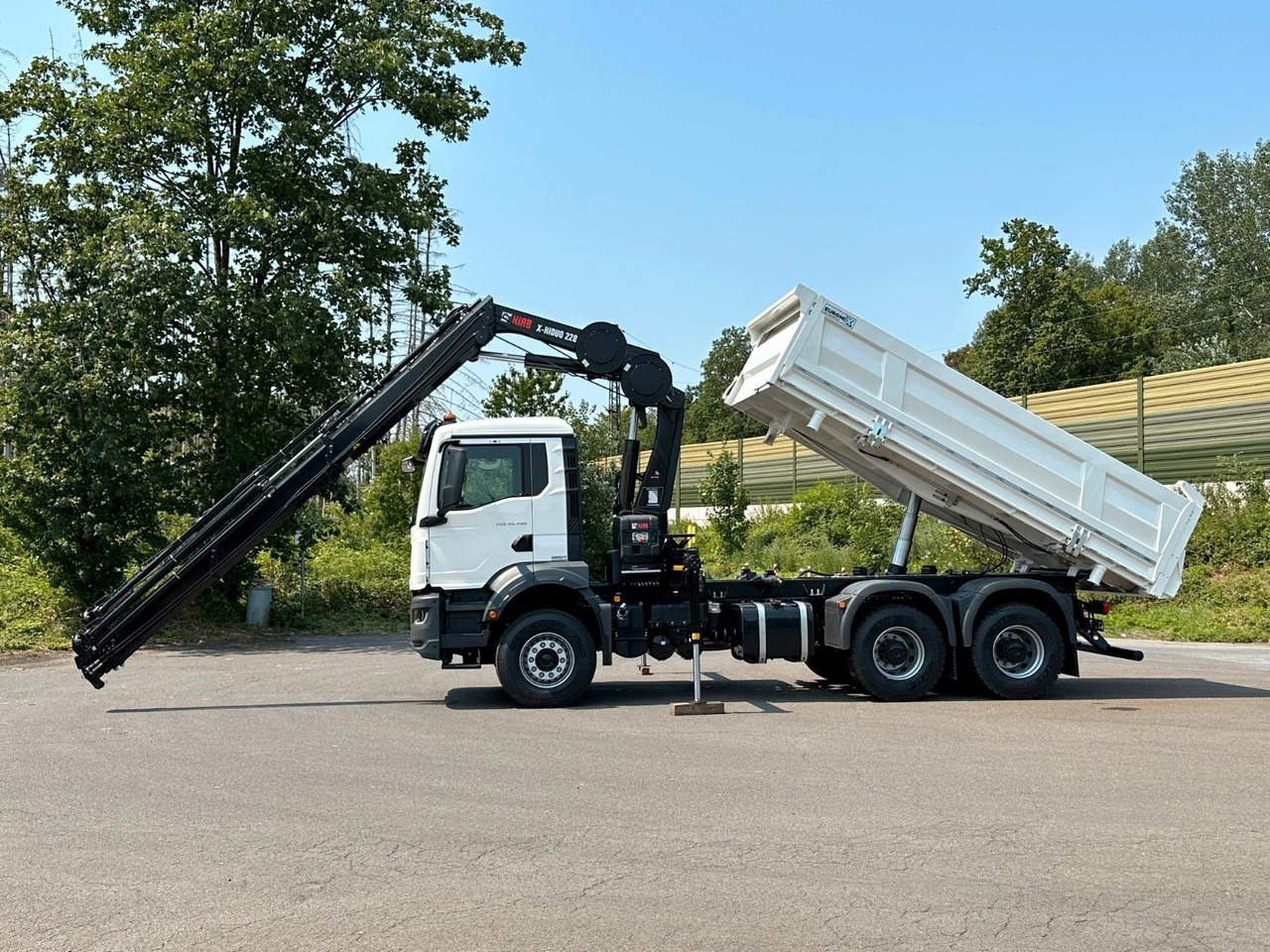 MAN TGS 33.440 6x4 /3-Seiten- Kipper / HIAB 228-6 - Billenőplatós teherautó, Darus autó: 2 kép. MAN TGS 33.440 6x4 /3-Seiten- Kipper / HIAB 228-6 - Billenőplatós teherautó, Darus autó: 2 kép.