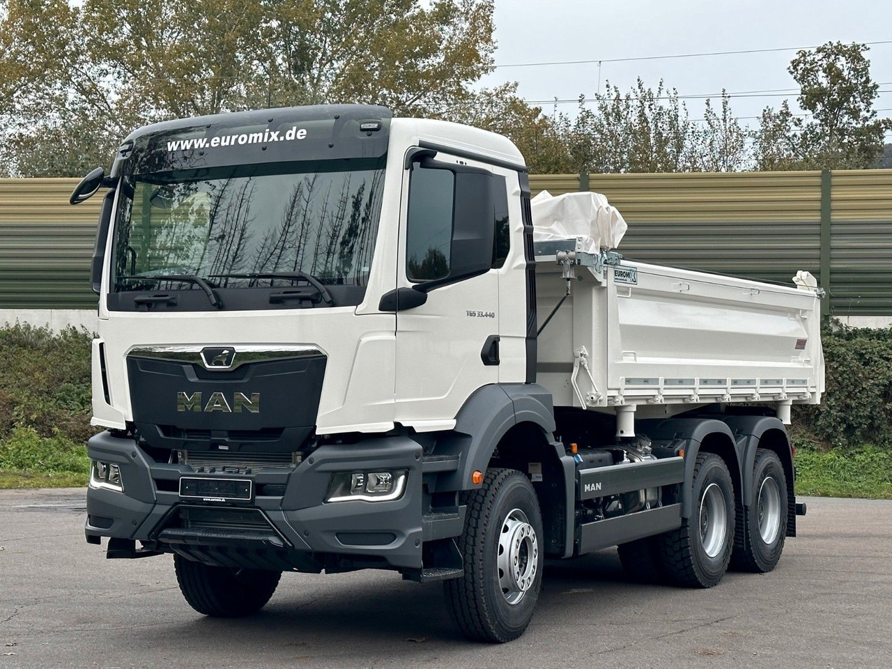 MAN TGS 33.440 6x4 /Euro6 3-Seiten-Kipper EuromixMTP - Billenőplatós teherautó: 2 kép. MAN TGS 33.440 6x4 /Euro6 3-Seiten-Kipper EuromixMTP - Billenőplatós teherautó: 2 kép.