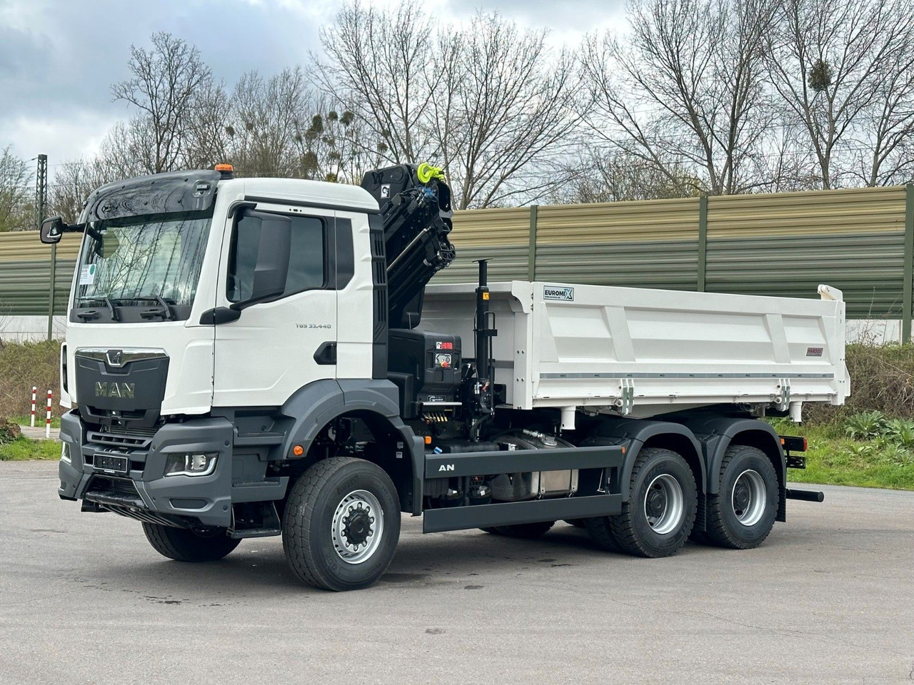 MAN TGS 33.440 6x6 /3-Seiten- Kipper / HIAB 228-4 - Billenőplatós teherautó, Darus autó: 3 kép. MAN TGS 33.440 6x6 /3-Seiten- Kipper / HIAB 228-4 - Billenőplatós teherautó, Darus autó: 3 kép.