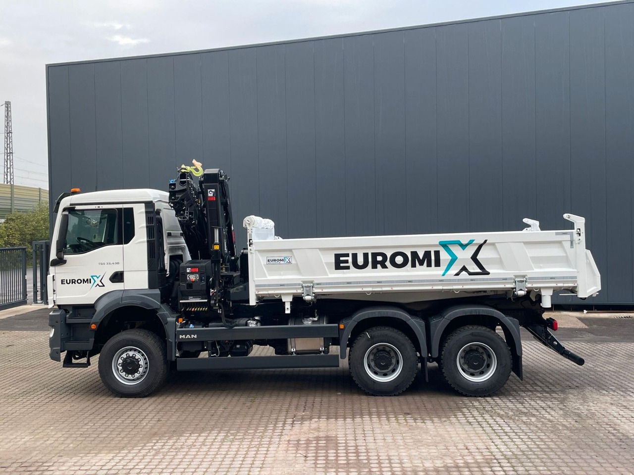 MAN TGS 33.440 6x6 /3-Seiten- Kipper / HIAB 228-6 - Billenőplatós teherautó, Darus autó: 2 kép. MAN TGS 33.440 6x6 /3-Seiten- Kipper / HIAB 228-6 - Billenőplatós teherautó, Darus autó: 2 kép.