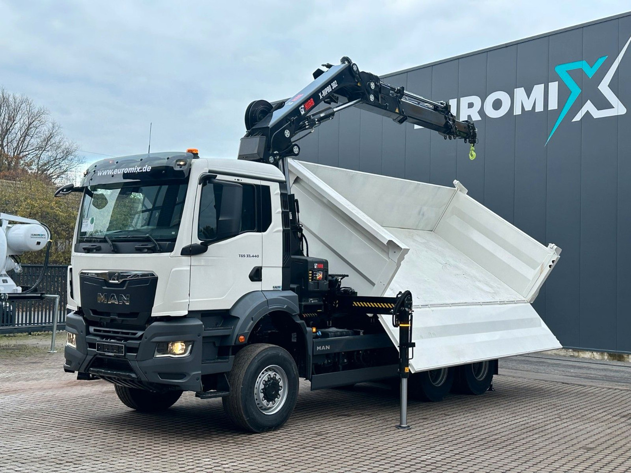 MAN TGS 33.440 6x6 /3-Seiten- Kipper / Kran HIAB 302 - Billenőplatós teherautó, Darus autó: 5 kép. MAN TGS 33.440 6x6 /3-Seiten- Kipper / Kran HIAB 302 - Billenőplatós teherautó, Darus autó: 5 kép.