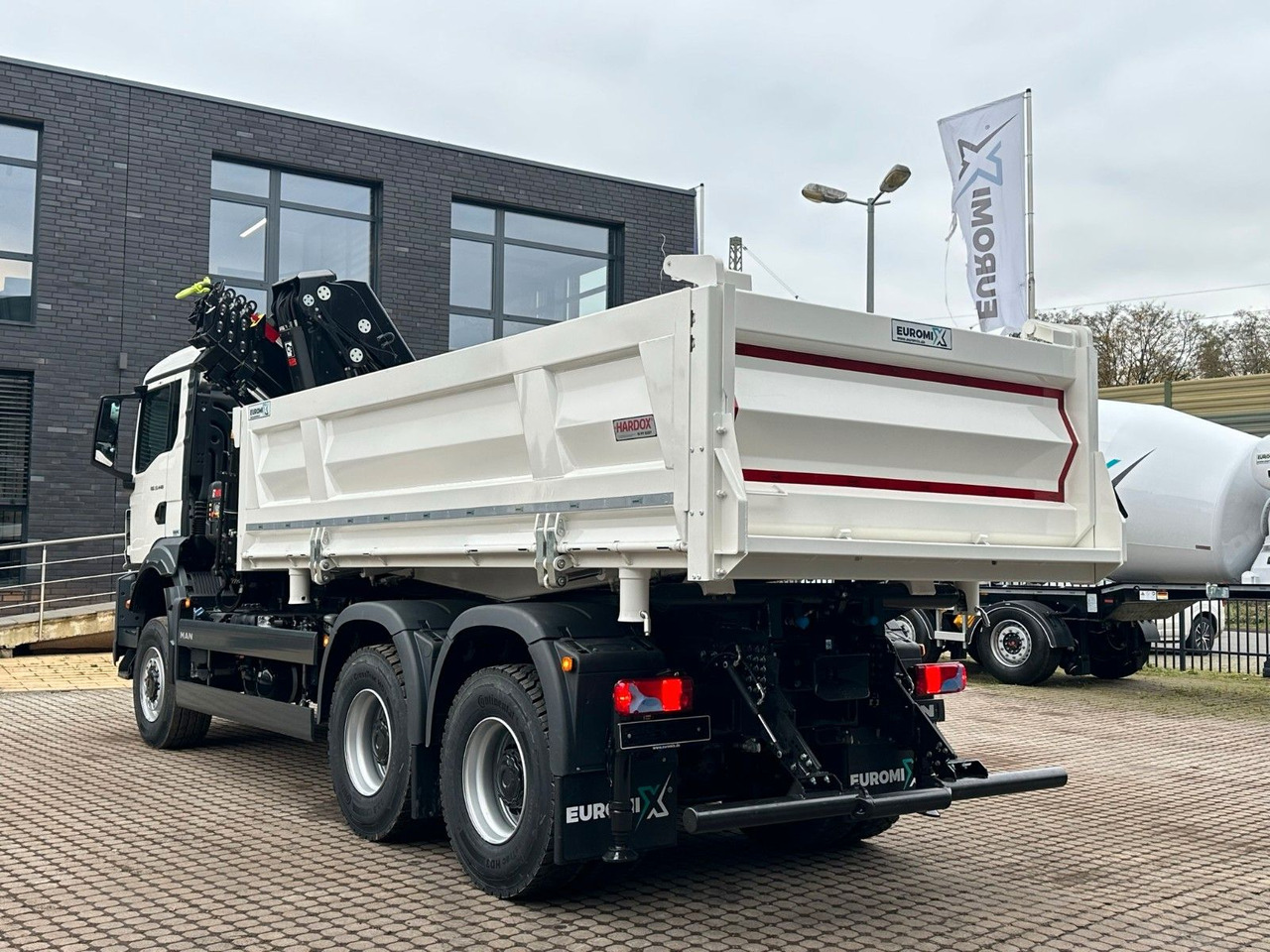 MAN TGS 33.440 6x6 /3-Seiten- Kipper / Kran HIAB 302 - Billenőplatós teherautó, Darus autó: 3 kép. MAN TGS 33.440 6x6 /3-Seiten- Kipper / Kran HIAB 302 - Billenőplatós teherautó, Darus autó: 3 kép.