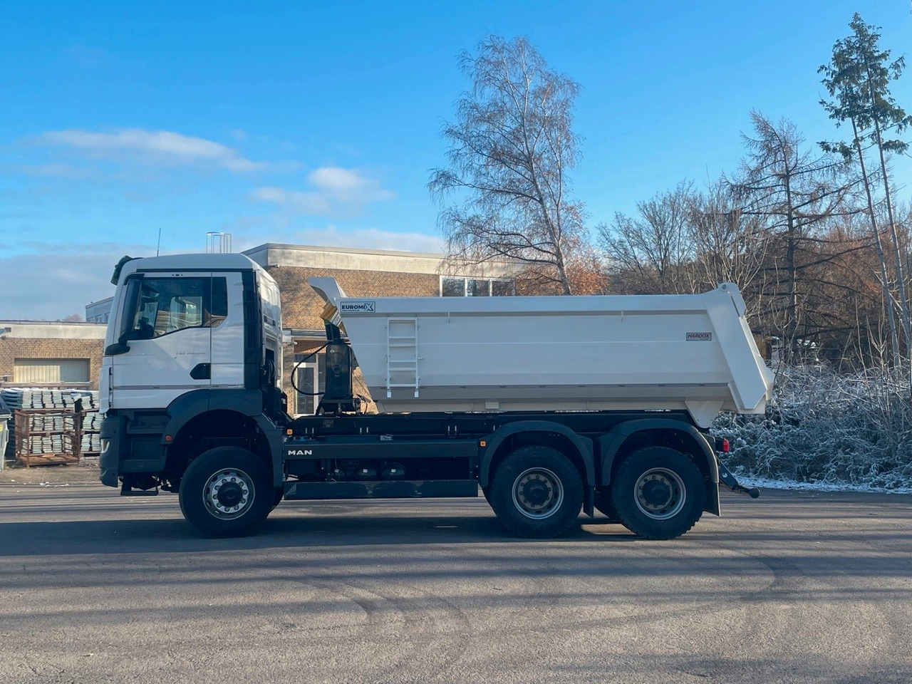 MAN TGS 33.440 6x6 /Euro6e Mulden-Kipper EuromixMTP - Billenőplatós teherautó: 4 kép. MAN TGS 33.440 6x6 /Euro6e Mulden-Kipper EuromixMTP - Billenőplatós teherautó: 4 kép.