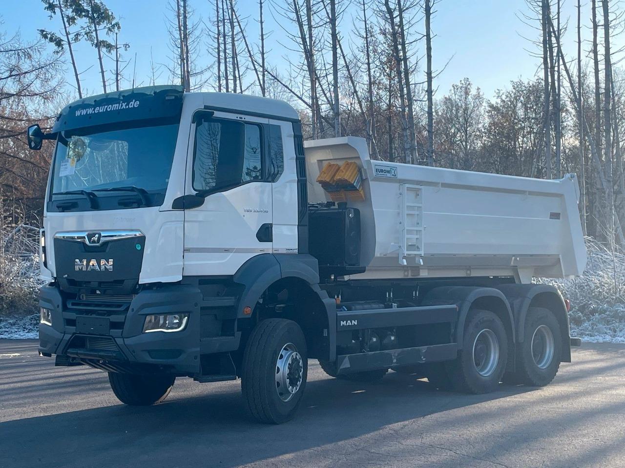MAN TGS 33.440 6x6 /Euro6e Mulden-Kipper EuromixMTP - Billenőplatós teherautó: 2 kép. MAN TGS 33.440 6x6 /Euro6e Mulden-Kipper EuromixMTP - Billenőplatós teherautó: 2 kép.