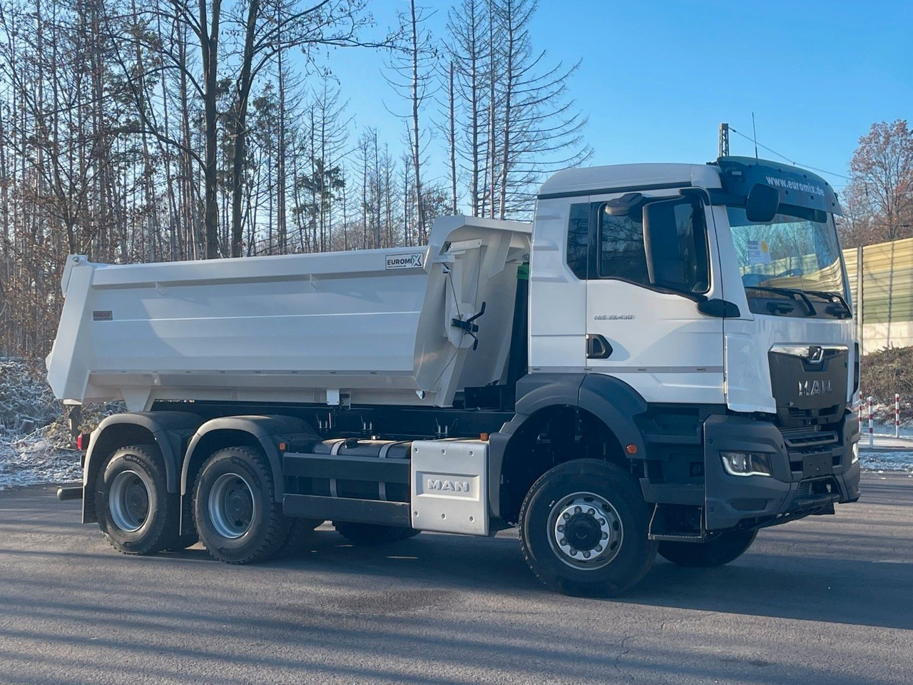 MAN TGS 33.440 6x6 /Euro6e Mulden-Kipper EuromixMTP - Billenőplatós teherautó: 1 kép. MAN TGS 33.440 6x6 /Euro6e Mulden-Kipper EuromixMTP - Billenőplatós teherautó: 1 kép.