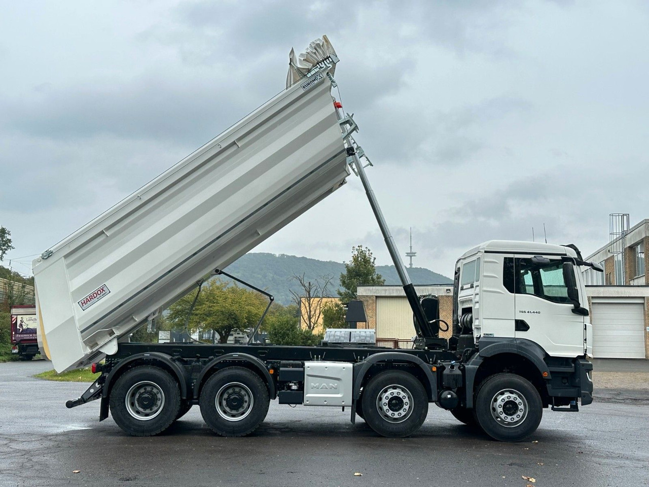 Új Billenőplatós teherautó MAN TGS 35.470 BB 8X4 Mulden Kipper 10X Vorhanden MAN TGS 35.470 BB 8X4 Mulden Kipper 10X Vorhanden: 8 kép.