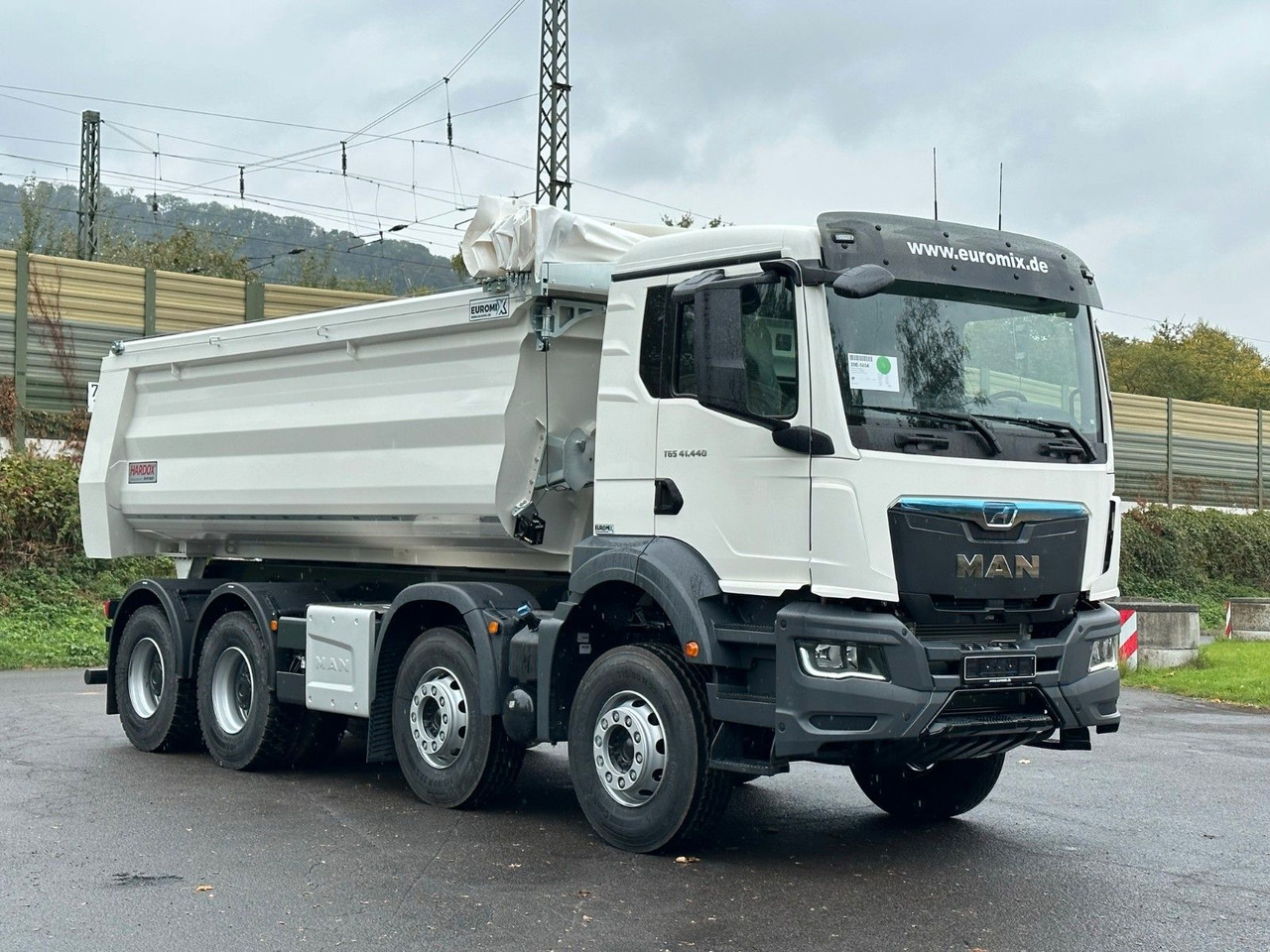 Új Billenőplatós teherautó MAN TGS 35.470 BB 8X4 Mulden Kipper 10X Vorhanden MAN TGS 35.470 BB 8X4 Mulden Kipper 10X Vorhanden: 15 kép.