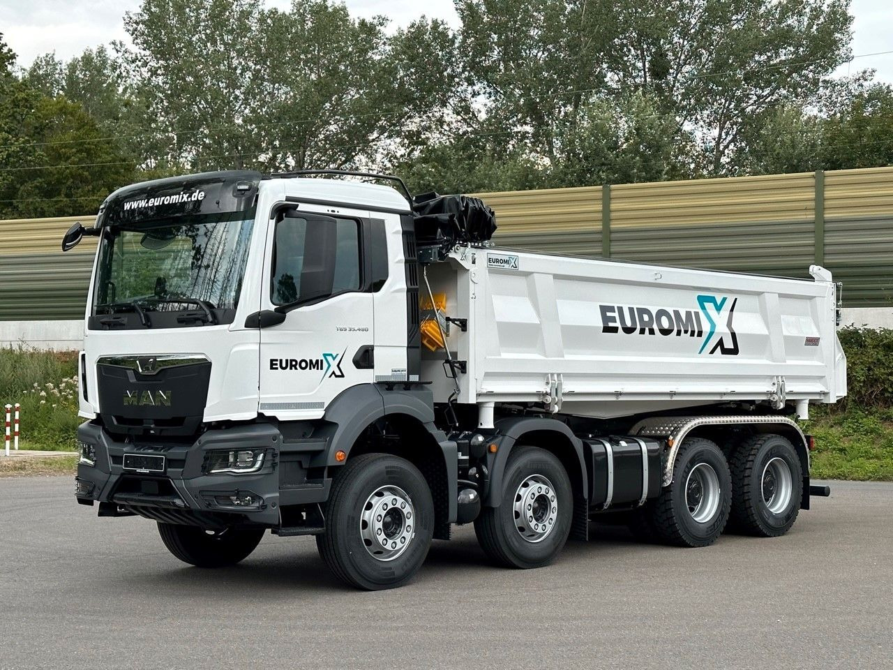 MAN TGS 35.480 8x4 EuromixMTP 3-Seiten-Kipper - Billenőplatós teherautó: 2 kép. MAN TGS 35.480 8x4 EuromixMTP 3-Seiten-Kipper - Billenőplatós teherautó: 2 kép.