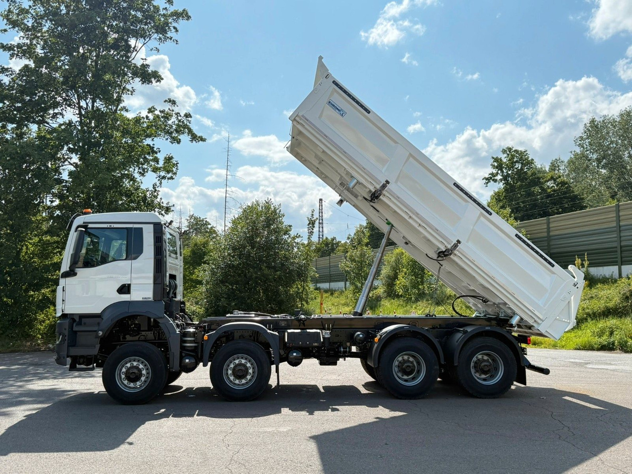 MAN TGS 35.480 8x8 EuromixMTP 3-Seiten-Kipper - Billenőplatós teherautó: 3 kép. MAN TGS 35.480 8x8 EuromixMTP 3-Seiten-Kipper - Billenőplatós teherautó: 3 kép.