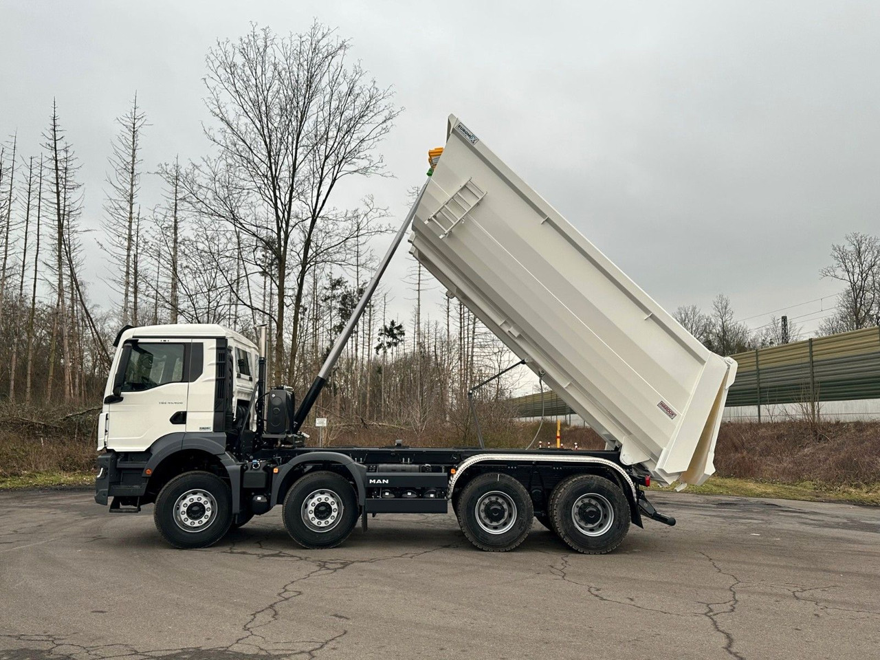 MAN TGS 41.400 8x4 / EUROMIX MTP 20m³/ EURO 5 MAN TGS 41.400 8x4 / EUROMIX MTP 20m³/ EURO 5 - Billenőplatós teherautó: 5 kép. MAN TGS 41.400 8x4 / EUROMIX MTP 20m³/ EURO 5 MAN TGS 41.400 8x4 / EUROMIX MTP 20m³/ EURO 5 - Billenőplatós teherautó: 5 kép.