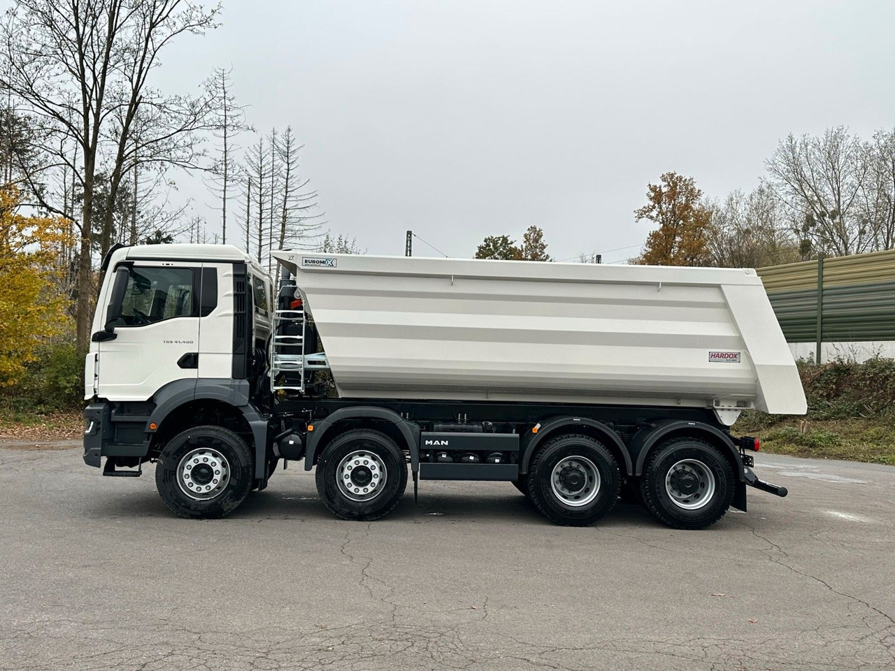 MAN TGS 41.400 8x4 / EUROMIX MTP 20m³/ EURO2 Kipper - Billenőplatós teherautó: 2 kép. MAN TGS 41.400 8x4 / EUROMIX MTP 20m³/ EURO2 Kipper - Billenőplatós teherautó: 2 kép.