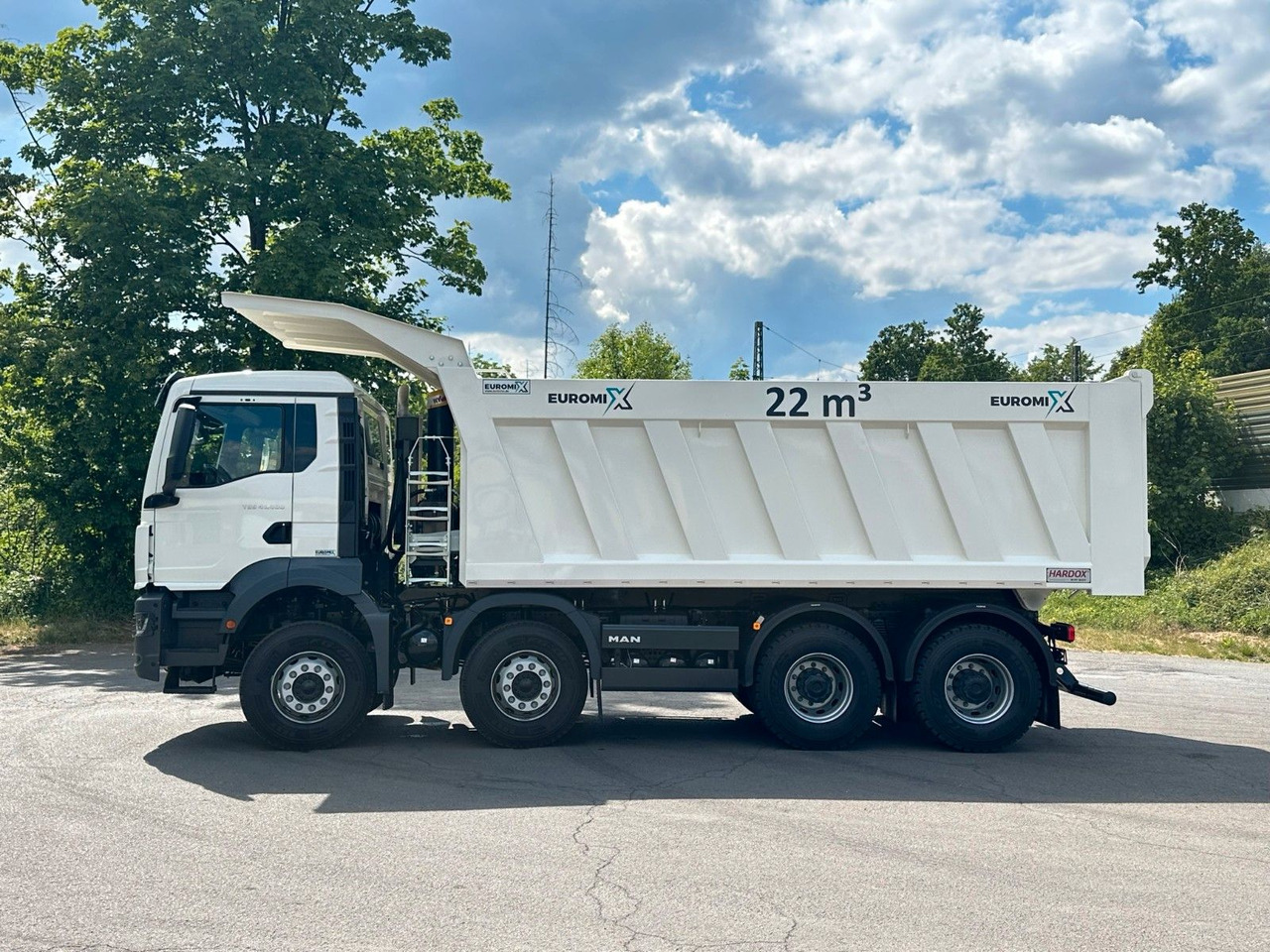 MAN TGS 41.400 8x4 / EUROMIX MTP 22m³/ Eckige Mulde - Billenőplatós teherautó: 3 kép. MAN TGS 41.400 8x4 / EUROMIX MTP 22m³/ Eckige Mulde - Billenőplatós teherautó: 3 kép.