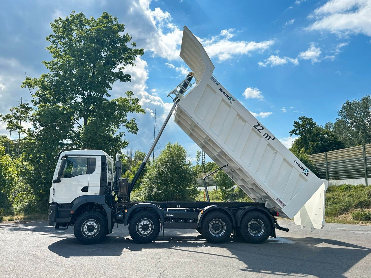 Billenőplatós teherautó MAN TGS 41.400 8x4 / EUROMIX MTP 22m³/  Eckige Mulde: 11 kép.