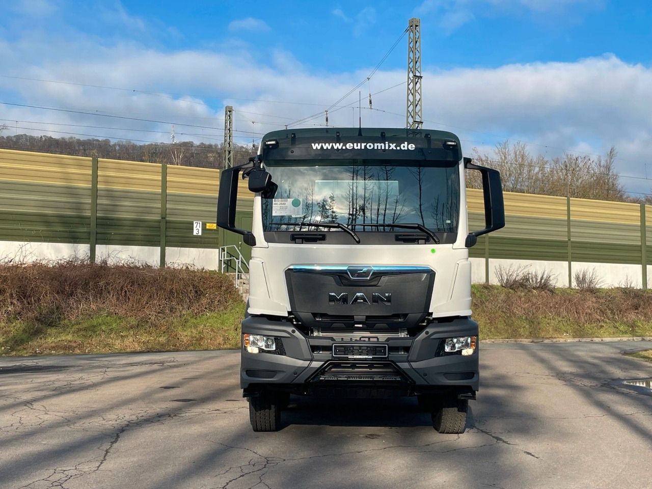 MAN TGS 41.400 8x4 / EuromixMTP EM 12m³ R / EURO 2 - Betonmixer: 2 kép. MAN TGS 41.400 8x4 / EuromixMTP EM 12m³ R / EURO 2 - Betonmixer: 2 kép.