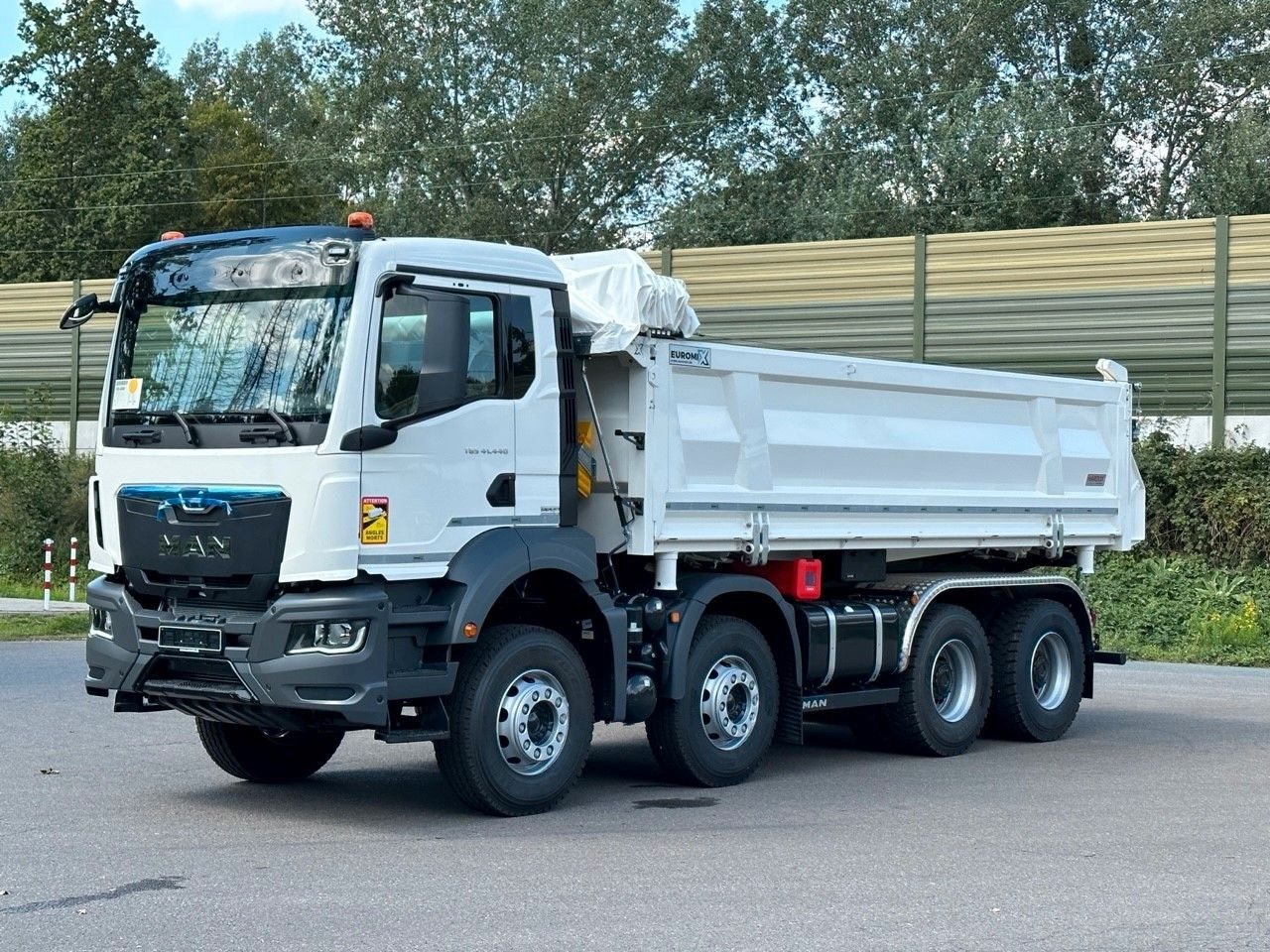 MAN TGS 41.440 8x4 EuromixMTP 3-Seiten-Kipper - Billenőplatós teherautó: 2 kép. MAN TGS 41.440 8x4 EuromixMTP 3-Seiten-Kipper - Billenőplatós teherautó: 2 kép.