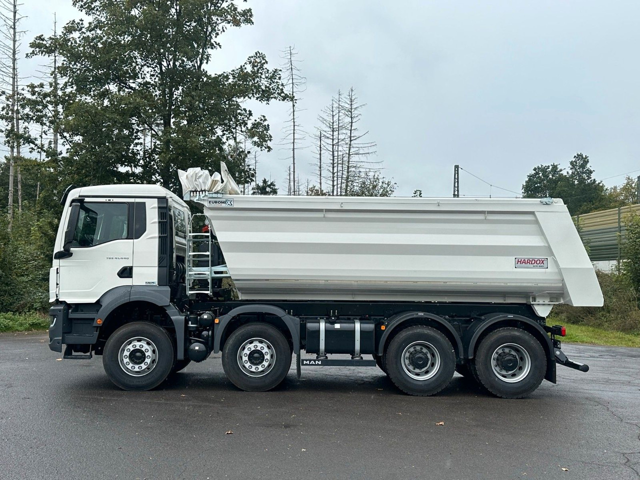 MAN TGS 41.440 BB 8X4 Euromix Mulden Kipper HARDOX - Billenőplatós teherautó: 3 kép. MAN TGS 41.440 BB 8X4 Euromix Mulden Kipper HARDOX - Billenőplatós teherautó: 3 kép.