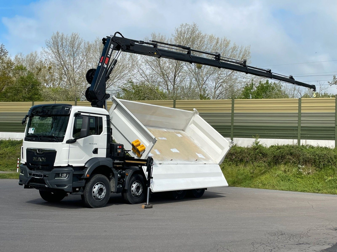 MAN TGS 41.480 8x4/Euro6e Euromix Kipper Hiab 228-6 - Billenőplatós teherautó, Darus autó: 1 kép. MAN TGS 41.480 8x4/Euro6e Euromix Kipper Hiab 228-6 - Billenőplatós teherautó, Darus autó: 1 kép.