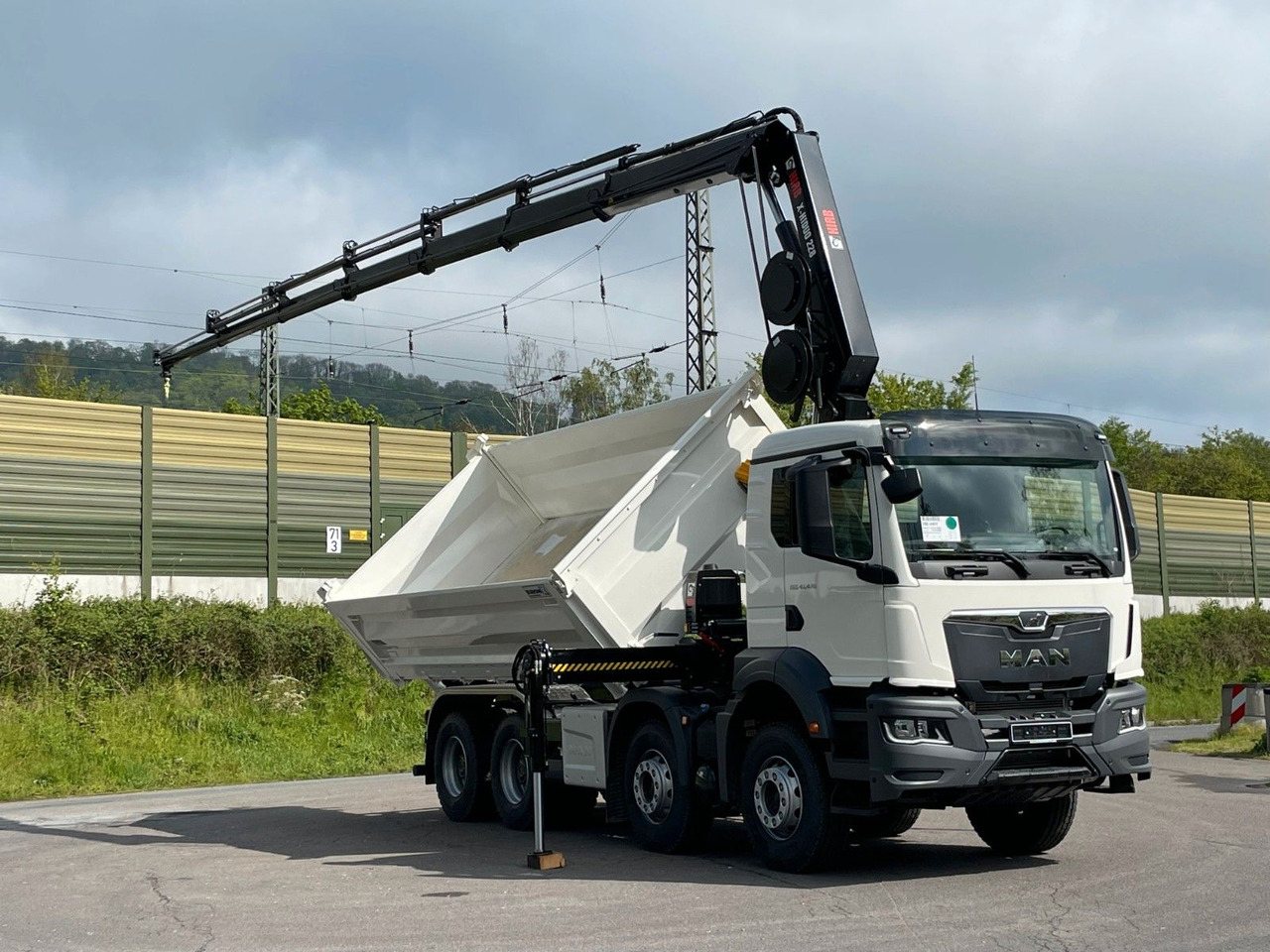 Billenőplatós teherautó, Darus autó MAN TGS 41.480 8x4/Euro6e Euromix Kipper Hiab 228-6: 16 kép.