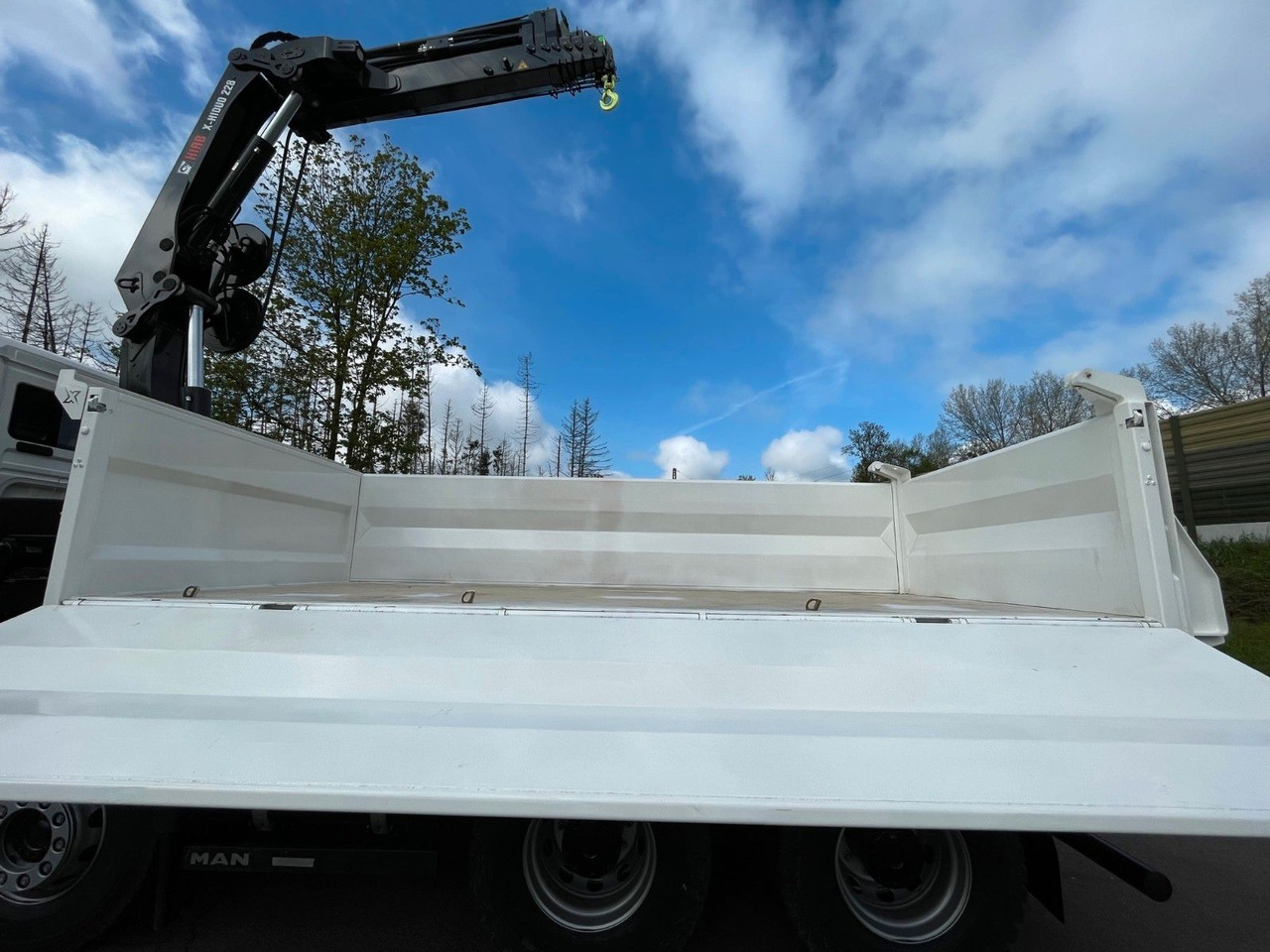 Billenőplatós teherautó, Darus autó MAN TGS 41.480 8x4/Euro6e Euromix Kipper Hiab 228-6: 22 kép.