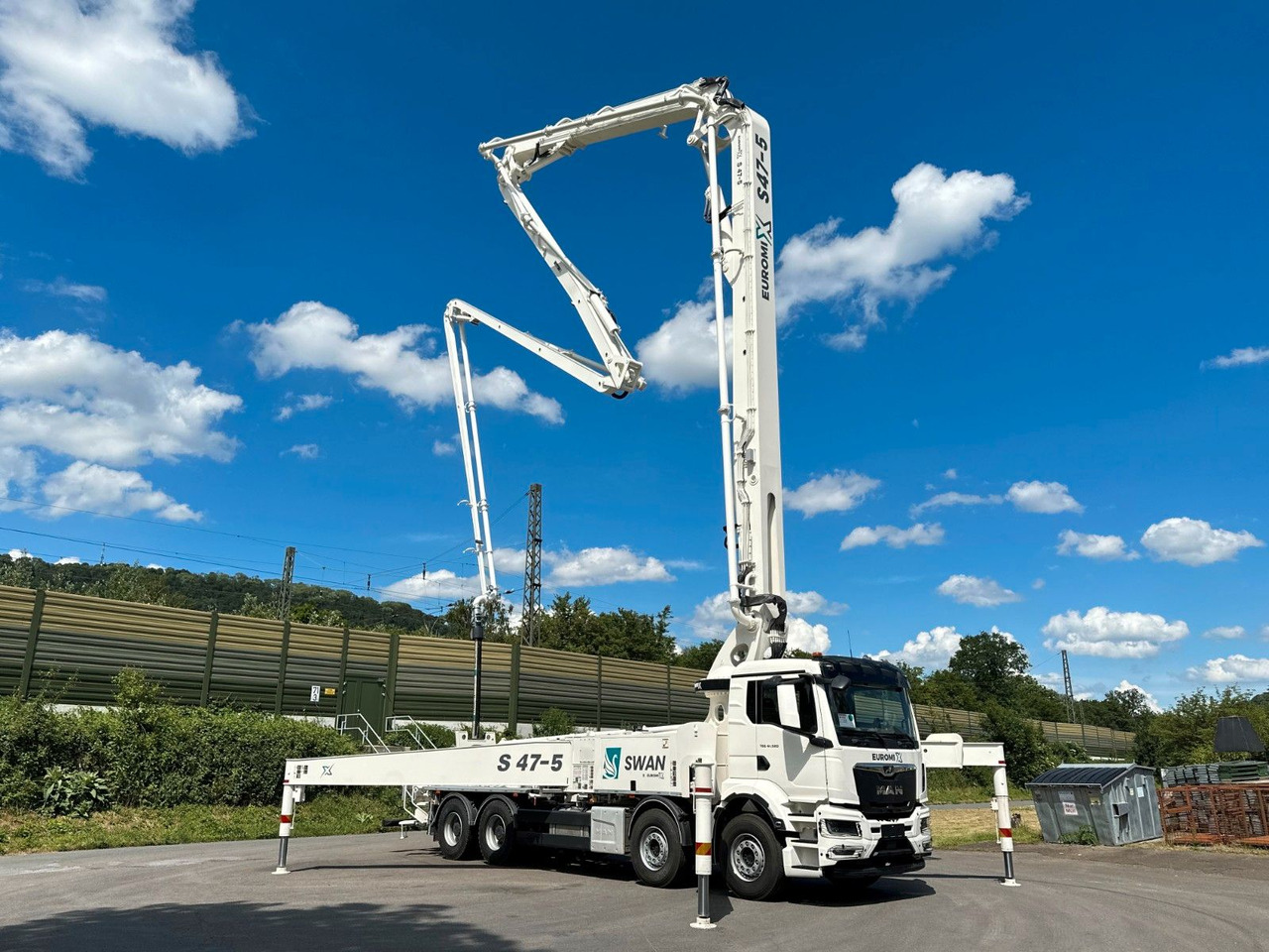 MAN TGS 41.520 8x4 SWAN TSP 47-5 160RZ ( 47m ) - Betonmixer: 1 kép. MAN TGS 41.520 8x4 SWAN TSP 47-5 160RZ ( 47m ) - Betonmixer: 1 kép.