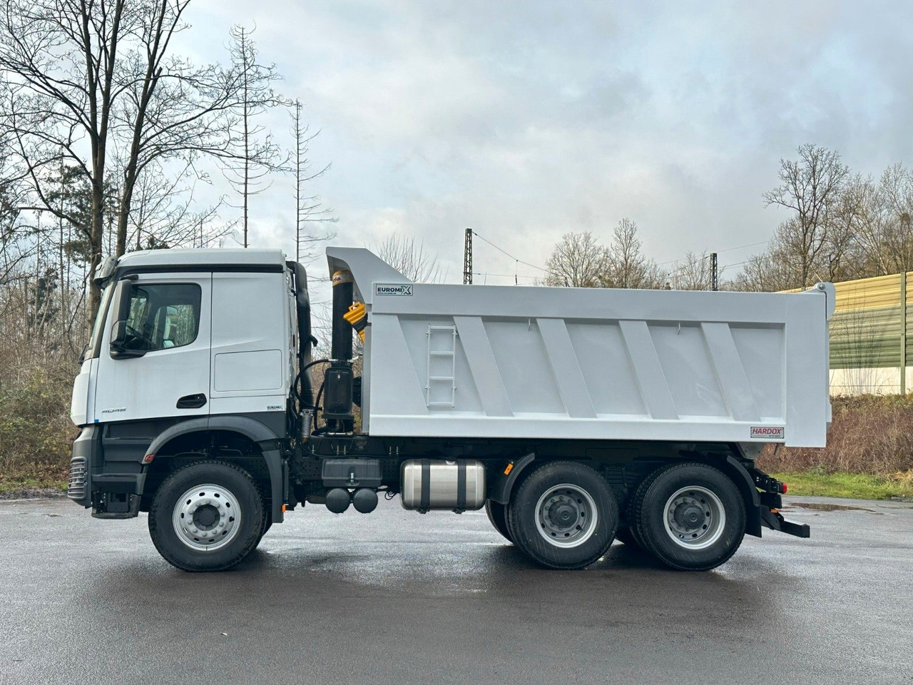 Mercedes-Benz 4048 6X4 Arcos 5 EuromixMTP Dumper Kipper - Billenőplatós teherautó: 5 kép. Mercedes-Benz 4048 6X4 Arcos 5 EuromixMTP Dumper Kipper - Billenőplatós teherautó: 5 kép.