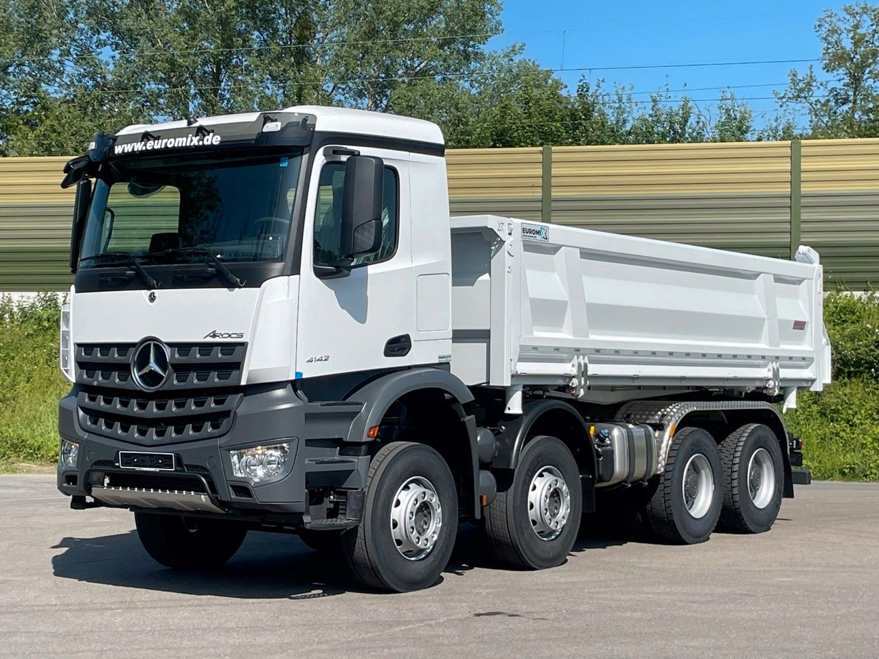 Mercedes-Benz 4145 8X4 Euromix EMT 3-Seiten-Kipper - Billenőplatós teherautó: 1 kép. Mercedes-Benz 4145 8X4 Euromix EMT 3-Seiten-Kipper - Billenőplatós teherautó: 1 kép.