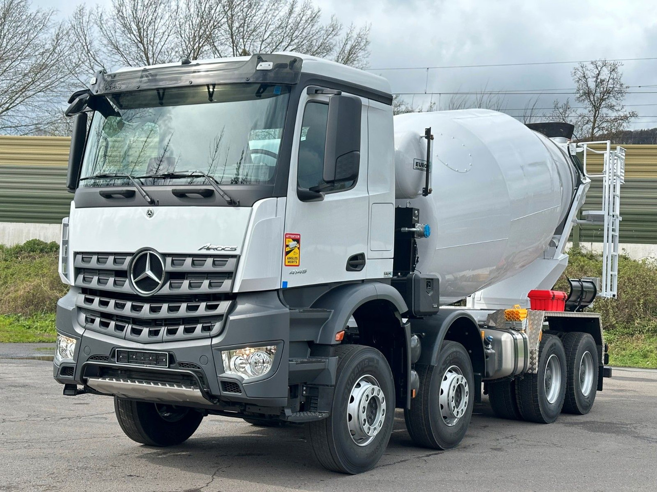 Mercedes-Benz 4145 8X4 EuromixMTP EM 10 Fahrmischer - Betonmixer: 3 kép. Mercedes-Benz 4145 8X4 EuromixMTP EM 10 Fahrmischer - Betonmixer: 3 kép.