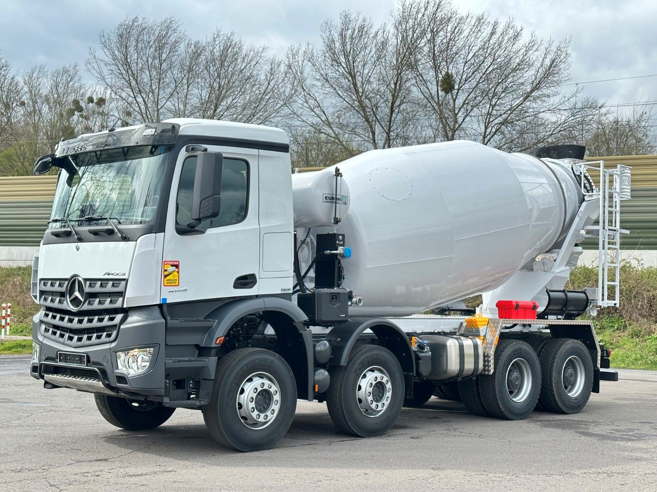 Mercedes-Benz 4145 8X4 EuromixMTP EM 10 Fahrmischer - Betonmixer: 4 kép. Mercedes-Benz 4145 8X4 EuromixMTP EM 10 Fahrmischer - Betonmixer: 4 kép.