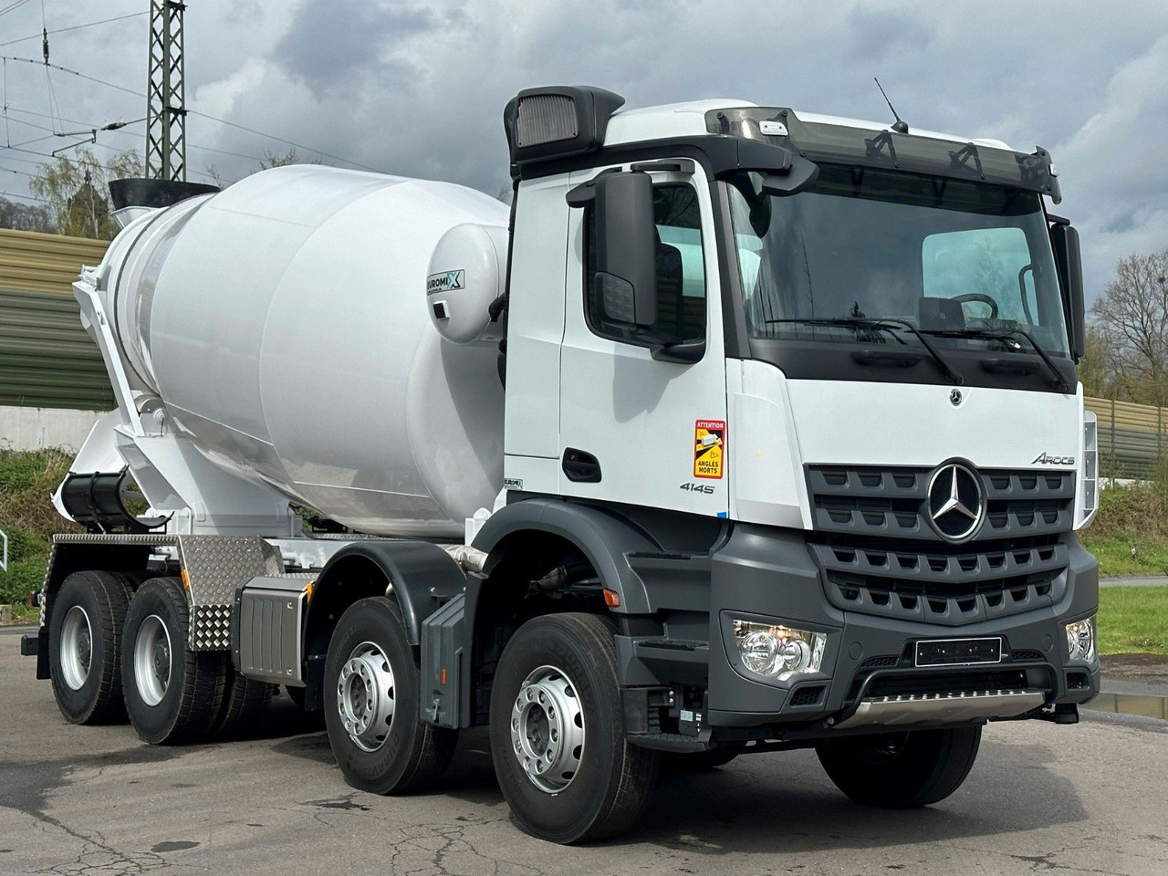 Mercedes-Benz 4145 8X4 EuromixMTP EM 10 Fahrmischer - Betonmixer: 1 kép. Mercedes-Benz 4145 8X4 EuromixMTP EM 10 Fahrmischer - Betonmixer: 1 kép.
