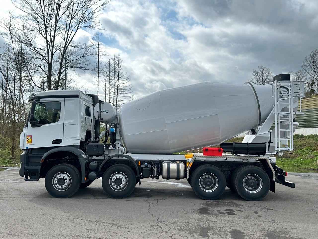 Mercedes-Benz 4145 8X4 EuromixMTP EM 10 Fahrmischer - Betonmixer: 5 kép. Mercedes-Benz 4145 8X4 EuromixMTP EM 10 Fahrmischer - Betonmixer: 5 kép.