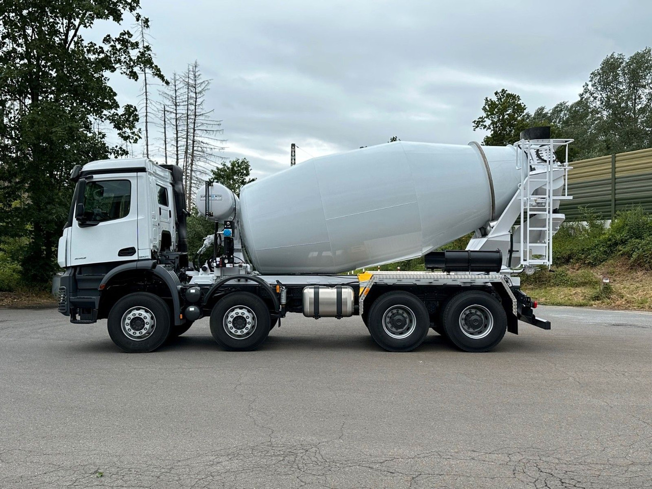 Mercedes-Benz AROCS 5 4142 B 8X4 Euro 3 EuromixMTP EM 10 - Betonmixer: 5 kép. Mercedes-Benz AROCS 5 4142 B 8X4 Euro 3 EuromixMTP EM 10 - Betonmixer: 5 kép.