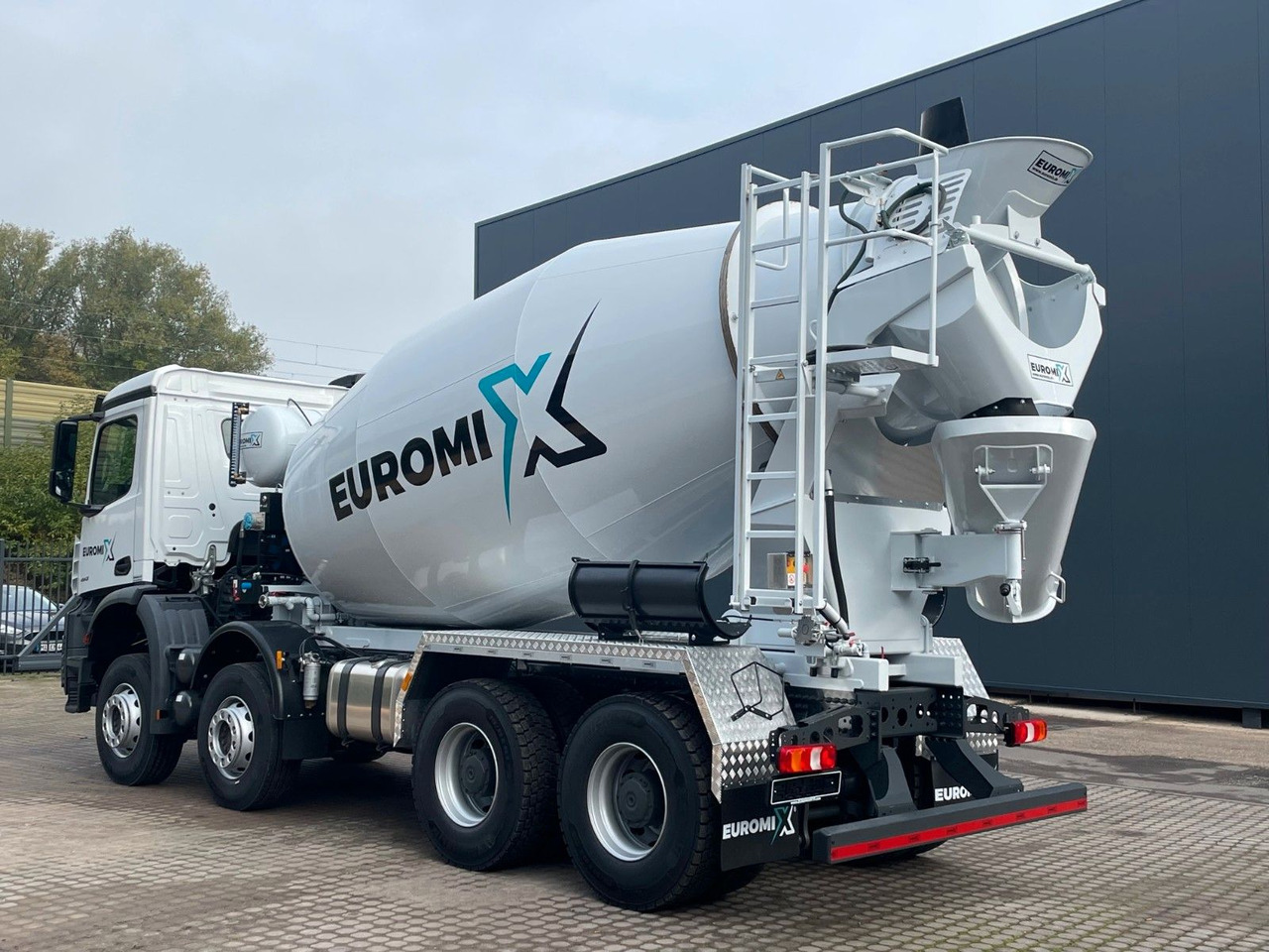Mercedes-Benz AROCS 5 4142 B 8X4 Euro 3 EuromixMTP EM 10 - Betonmixer: 3 kép. Mercedes-Benz AROCS 5 4142 B 8X4 Euro 3 EuromixMTP EM 10 - Betonmixer: 3 kép.