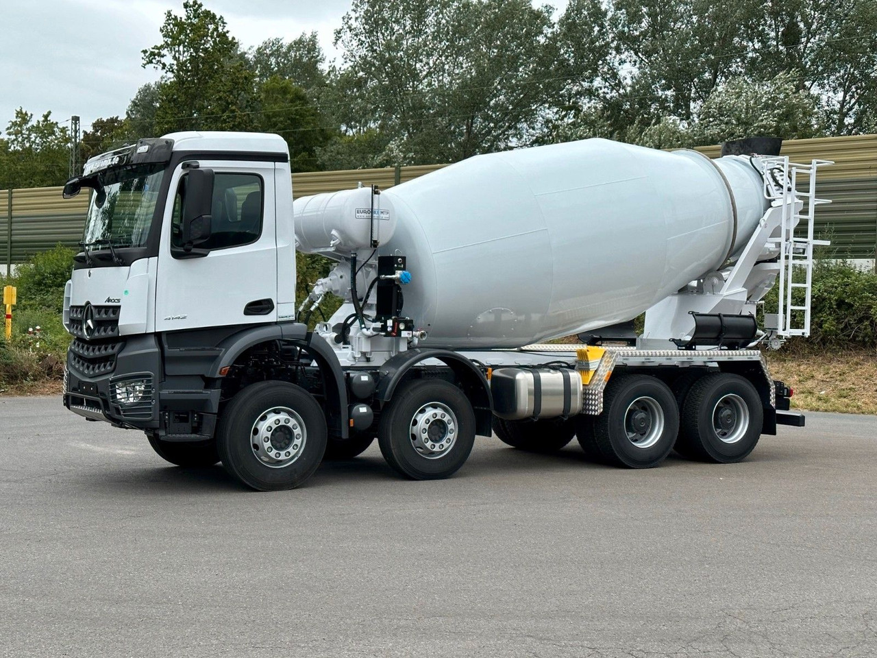 Mercedes-Benz AROCS 5 4142 B 8X4 Euro 3 EuromixMTP EM 10 - Betonmixer: 3 kép. Mercedes-Benz AROCS 5 4142 B 8X4 Euro 3 EuromixMTP EM 10 - Betonmixer: 3 kép.