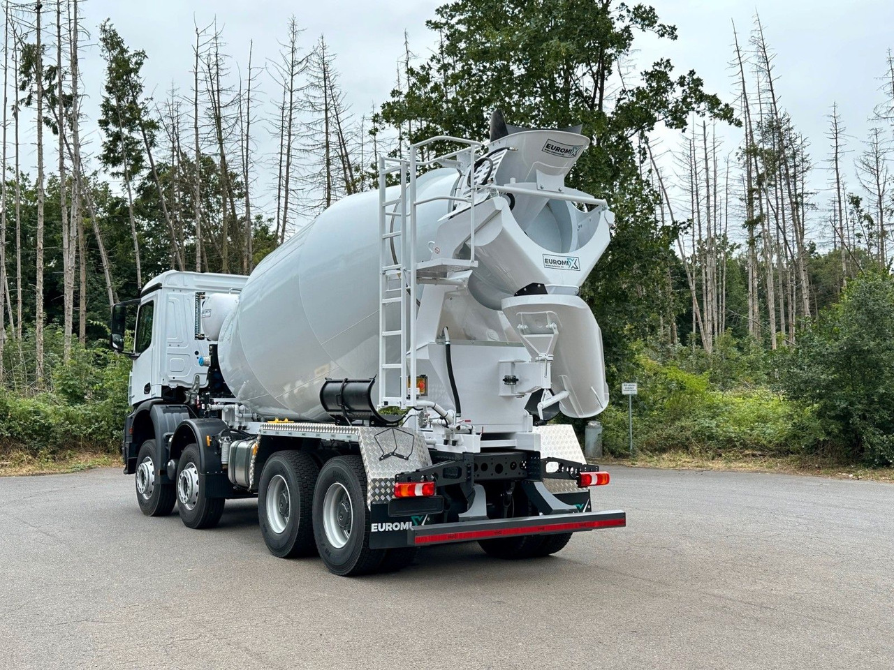 Mercedes-Benz AROCS 5 4142 B 8X4 Euro 3 EuromixMTP EM 10 - Betonmixer: 5 kép. Mercedes-Benz AROCS 5 4142 B 8X4 Euro 3 EuromixMTP EM 10 - Betonmixer: 5 kép.