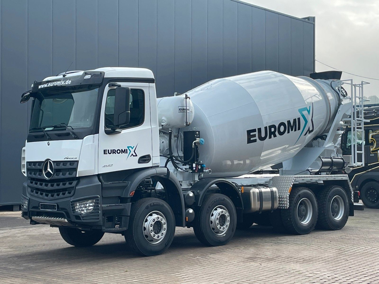 Mercedes-Benz AROCS 5 4142 B 8X4 Euro 3 EuromixMTP EM 10 - Betonmixer: 1 kép. Mercedes-Benz AROCS 5 4142 B 8X4 Euro 3 EuromixMTP EM 10 - Betonmixer: 1 kép.