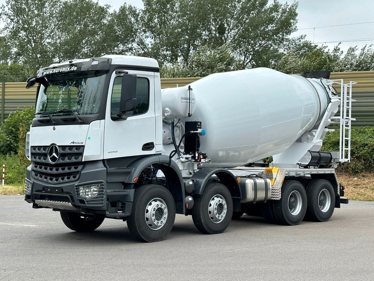 Mercedes-Benz AROCS 5 4142 B 8X4 Euro 3 EuromixMTP EM 10 - Betonmixer: 1 kép. Mercedes-Benz AROCS 5 4142 B 8X4 Euro 3 EuromixMTP EM 10 - Betonmixer: 1 kép.