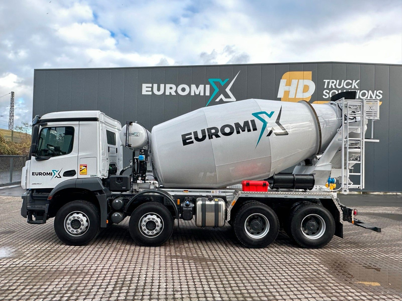 Mercedes-Benz Arocs 5 3540 8x4 EURO 6e EuromixMTP EM 9 L - Betonmixer: 3 kép. Mercedes-Benz Arocs 5 3540 8x4 EURO 6e EuromixMTP EM 9 L - Betonmixer: 3 kép.
