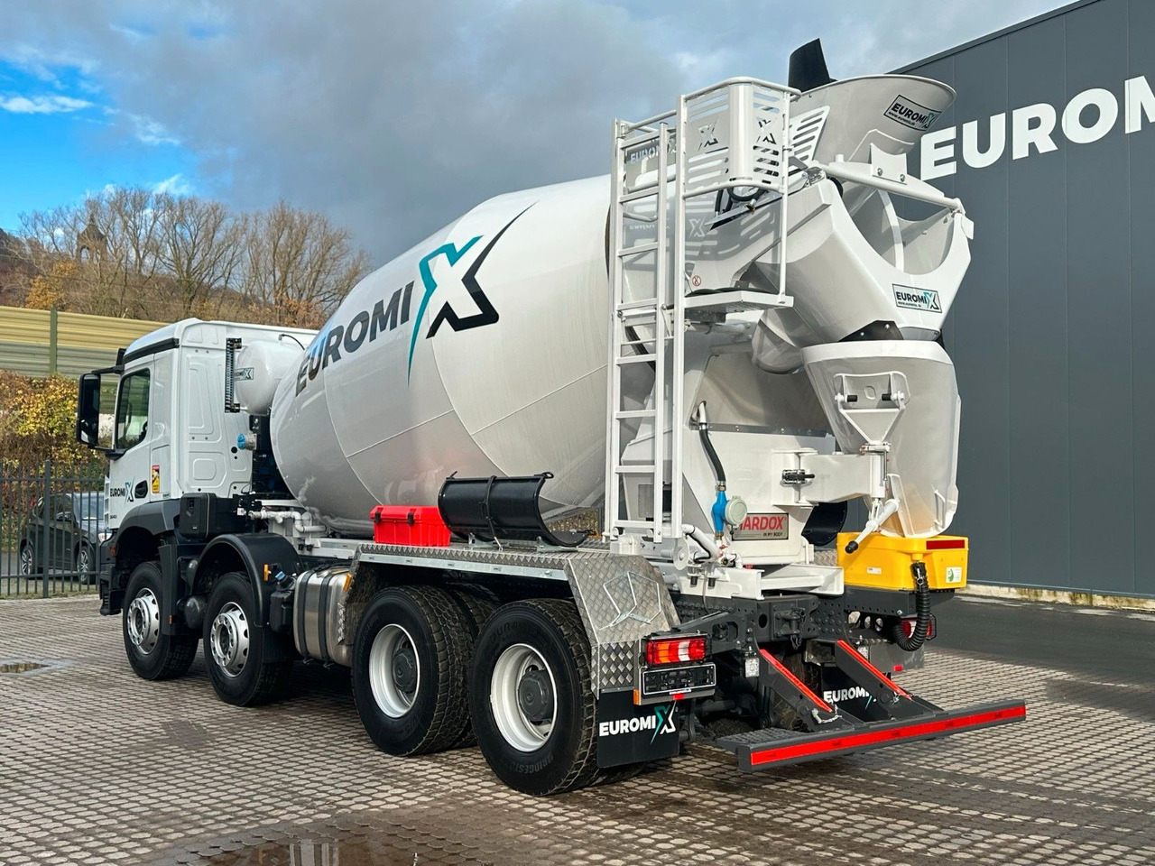 Mercedes-Benz Arocs 5 3540 8x4 EURO 6e EuromixMTP EM 9 L - Betonmixer: 4 kép. Mercedes-Benz Arocs 5 3540 8x4 EURO 6e EuromixMTP EM 9 L - Betonmixer: 4 kép.