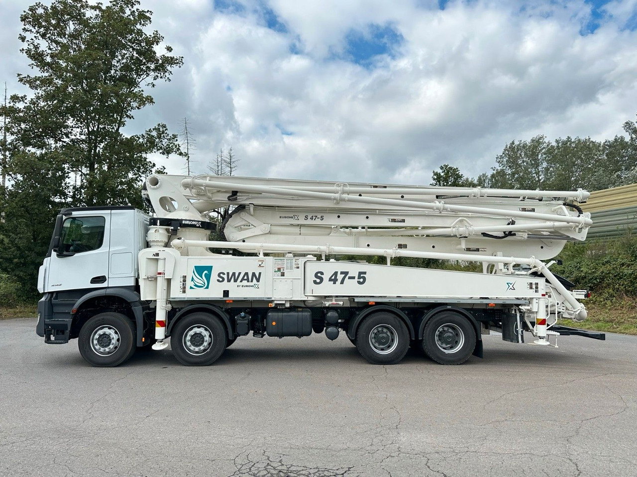 Mercedes-Benz Arocs 5 4142 8x4 SWAN TSP 47-5 160RZ ( 47m ) - Betonpumpa: 4 kép. Mercedes-Benz Arocs 5 4142 8x4 SWAN TSP 47-5 160RZ ( 47m ) - Betonpumpa: 4 kép.