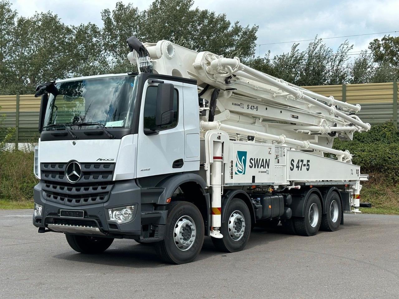 Mercedes-Benz Arocs 5 4142 8x4 SWAN TSP 47-5 160RZ ( 47m ) - Betonpumpa: 3 kép. Mercedes-Benz Arocs 5 4142 8x4 SWAN TSP 47-5 160RZ ( 47m ) - Betonpumpa: 3 kép.