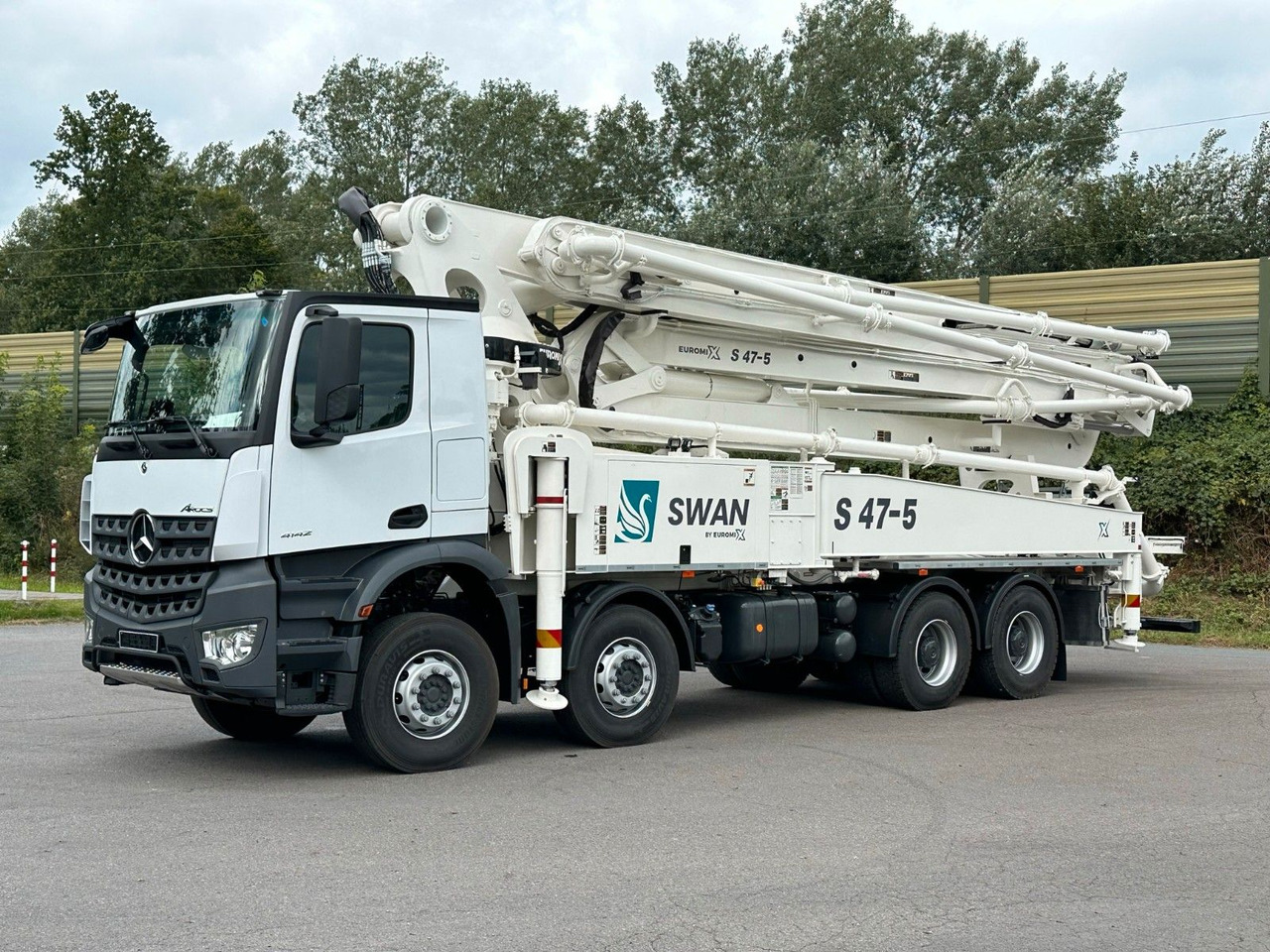 Mercedes-Benz Arocs 5 4142 8x4 SWAN TSP 47-5 160RZ ( 47m ) - Betonmixer: 4 kép. Mercedes-Benz Arocs 5 4142 8x4 SWAN TSP 47-5 160RZ ( 47m ) - Betonmixer: 4 kép.