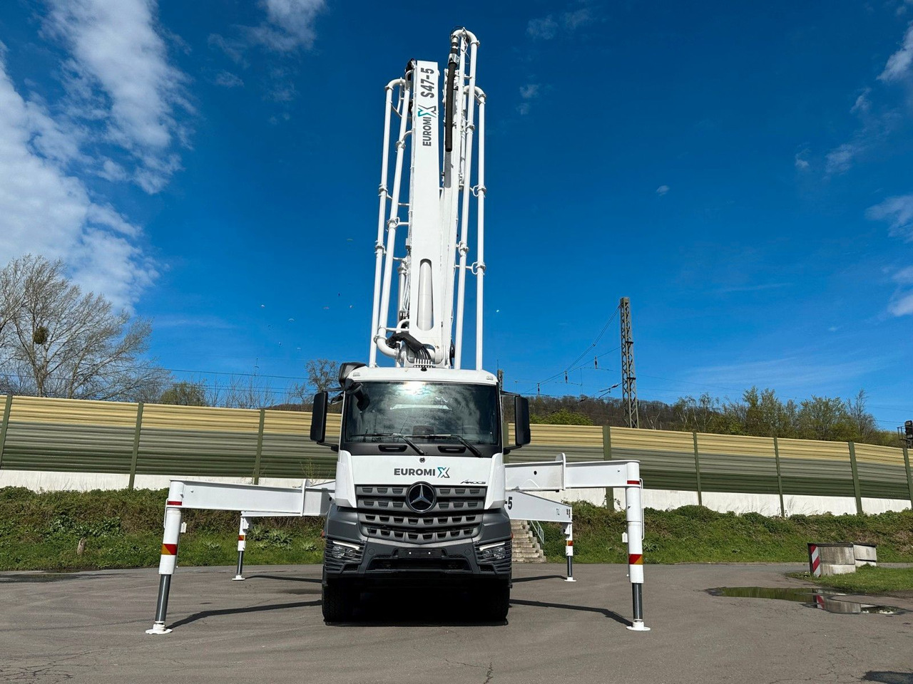 Mercedes-Benz Arocs 5 4542 8x4 SWAN TSP 47-5 160RZ ( 47m ) - Betonpumpa: 3 kép. Mercedes-Benz Arocs 5 4542 8x4 SWAN TSP 47-5 160RZ ( 47m ) - Betonpumpa: 3 kép.