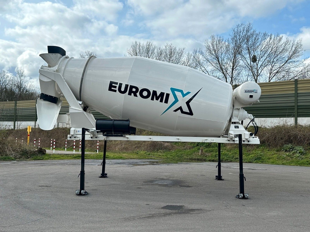 Mercedes-Benz EuromixMTP Fahrmischer Aufbauten Mercedes-Benz EuromixMTP Fahrmischer Aufbauten - Betonmixer: 1 kép. Mercedes-Benz EuromixMTP Fahrmischer Aufbauten Mercedes-Benz EuromixMTP Fahrmischer Aufbauten - Betonmixer: 1 kép.