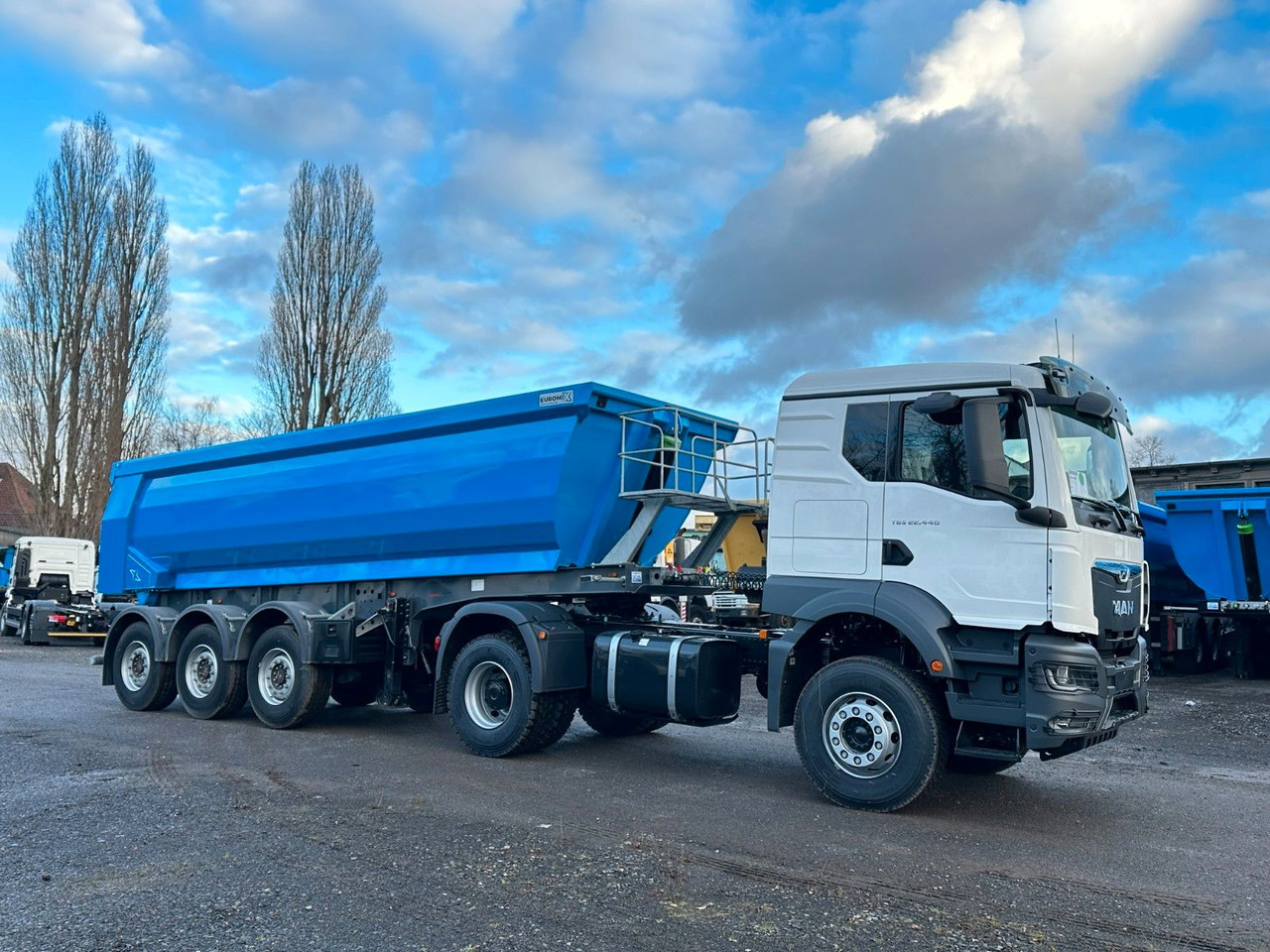 MAN TGS 22.440 4x2 Euro 2 EuromixMTP Kipper 27m³ MAN TGS 22.440 4x2 Euro 2 EuromixMTP Kipper 27m³ - Nyergesvontató: 2 kép. MAN TGS 22.440 4x2 Euro 2 EuromixMTP Kipper 27m³ MAN TGS 22.440 4x2 Euro 2 EuromixMTP Kipper 27m³ - Nyergesvontató: 2 kép.